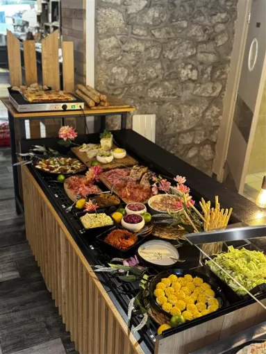 LA CANTINE DU DOMAINE OUVERTE DU LUNDI AU VENDREDI MIDI 